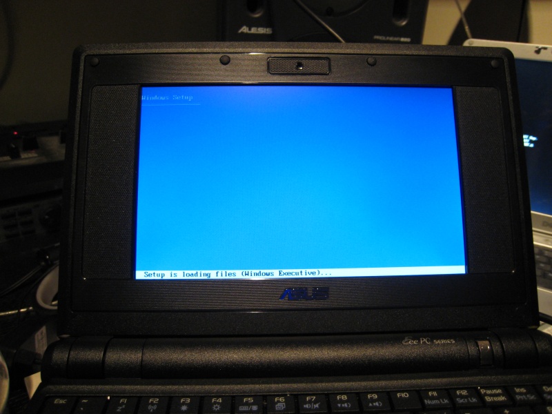 Asus Eee PC. L-l-l-lunix